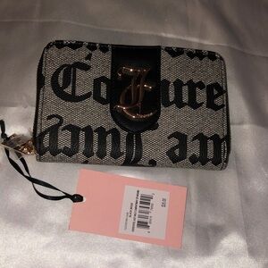 Juicy Couture Black Beige Overstated Juicy Multi Compartment ZA Wallet NWT